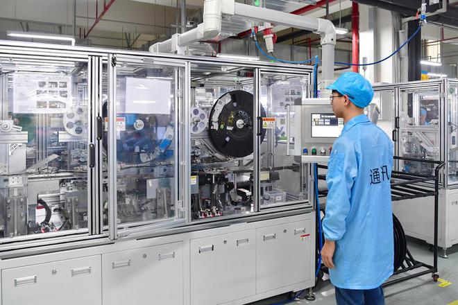 长虹人工智能大模型把控产品质量关5G+AI精密器件视觉检测让质量更精准(图2)