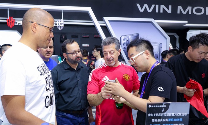 红魔电竞盛宴燃爆2024ChinaJoy：全系列装备震撼登场体验区人气爆棚(图3)