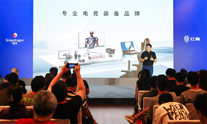 红魔电竞盛宴燃爆2024ChinaJoy：全系列装备震撼登场体验区人气爆棚(图5)