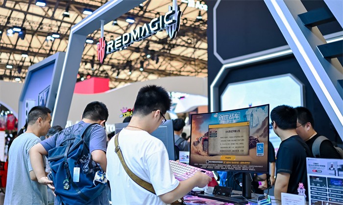 红魔电竞盛宴燃爆2024ChinaJoy：全系列装备震撼登场体验区人气爆棚(图10)