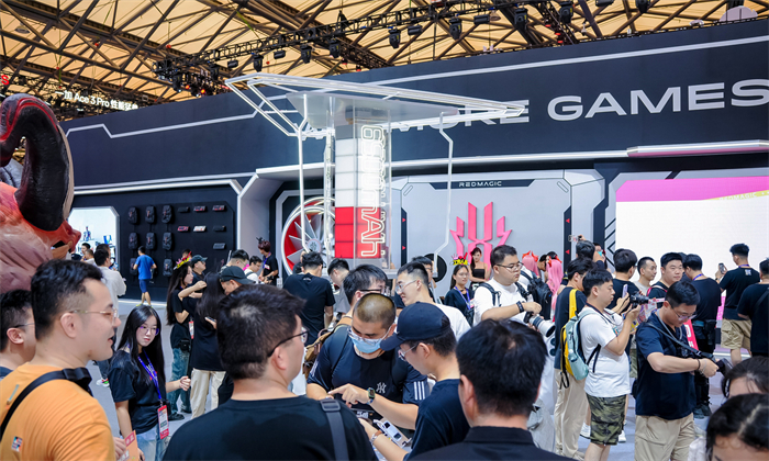 红魔电竞盛宴燃爆2024ChinaJoy：全系列装备震撼登场体验区人气爆棚(图13)