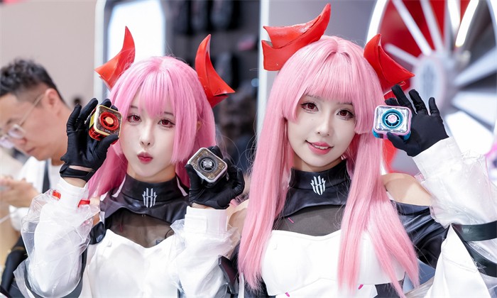 红魔电竞盛宴燃爆2024ChinaJoy：全系列装备震撼登场体验区人气爆棚(图11)