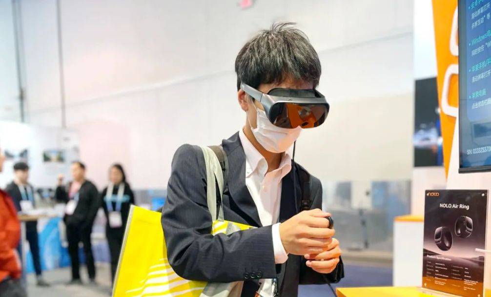 从内而外AI全面变革2024智能穿戴(图15)