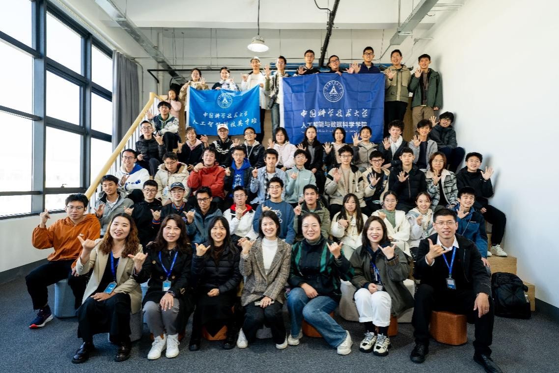 九游娱乐文化：人工智能与数据科学学院2024级人工智能科技英才班赴苏州实践学习(图3)