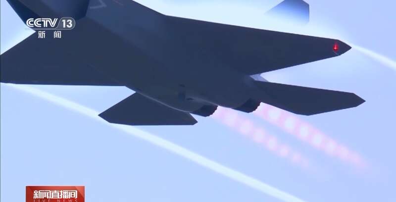 九游娱乐：无火光的电磁枪、可投手榴弹的无人机……我国陆海空军装备频上新(图8)