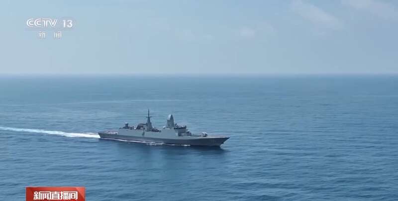 九游娱乐：无火光的电磁枪、可投手榴弹的无人机……我国陆海空军装备频上新(图4)