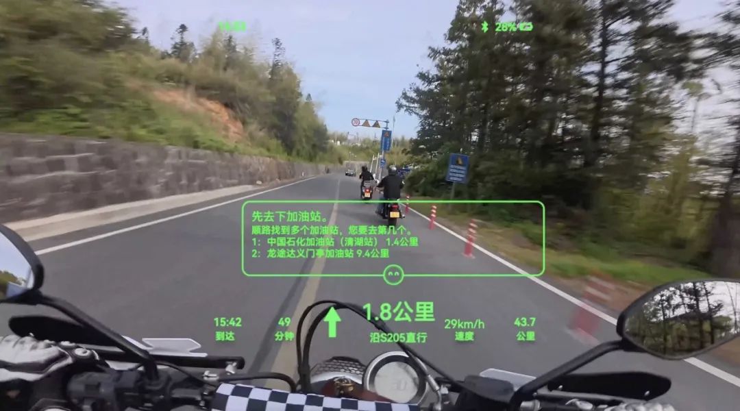 一周内官宣两家智能眼镜合作！高德用AI+AR导航炸场2025出行革命即将到来？(图3)