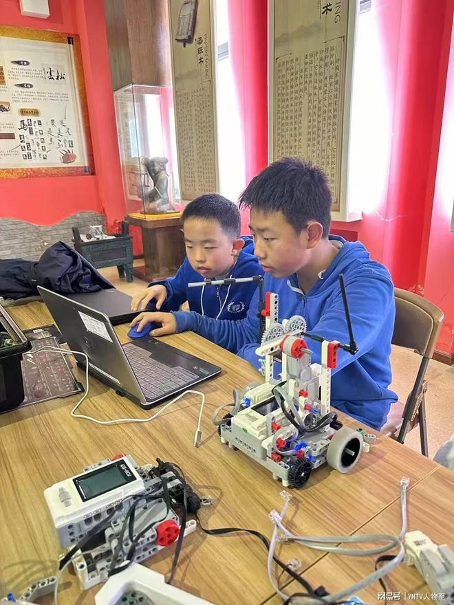 九游娱乐：昆明市第五届新华杯学生机器人竞赛总决赛即将启幕(图2)