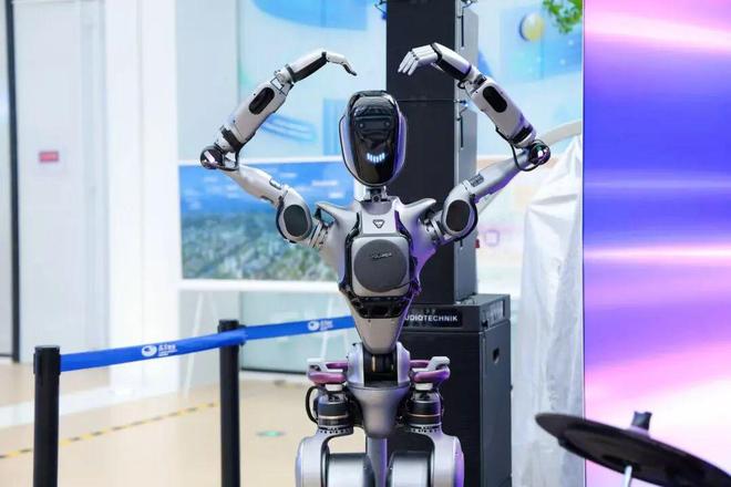 能感知情绪的“毛绒玩偶”、具身智能机器人……这里零距离体验最新AI应用(图6)