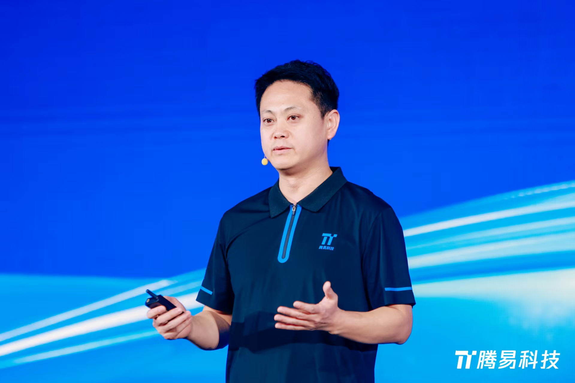 九游娱乐文化：“腾易新风融智共赢”2025中国汽车经销商高峰论坛共绘行业新蓝图(图4)