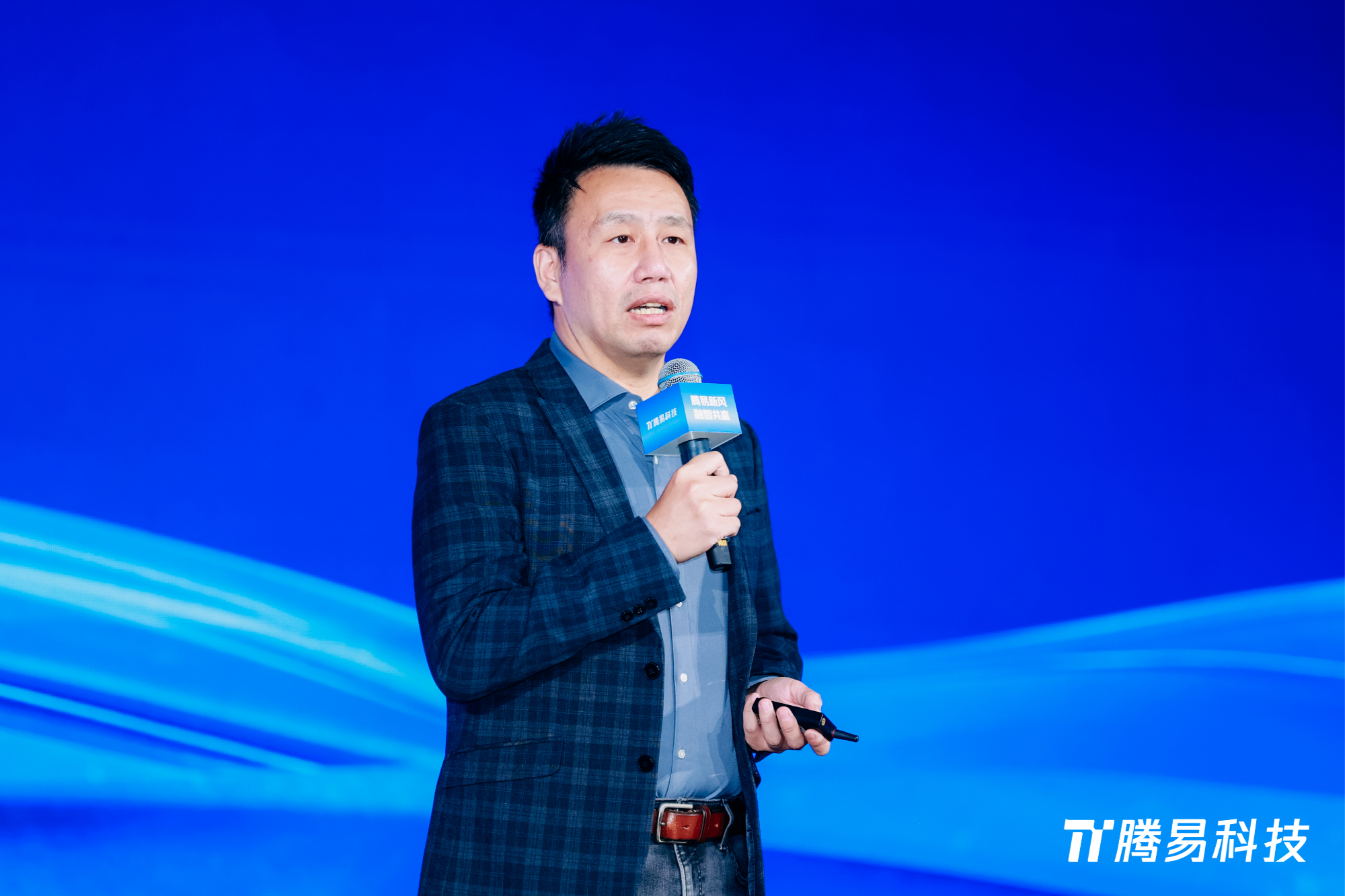 九游娱乐文化：“腾易新风融智共赢”2025中国汽车经销商高峰论坛共绘行业新蓝图(图7)