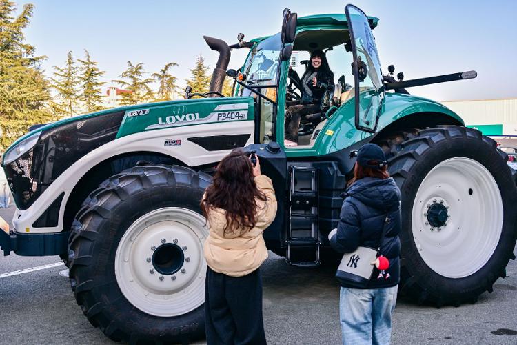 九游娱乐文化：绿动齐鲁数智赋能丨潍柴雷沃发布智慧农业AI大模型引领农机“智造”新时代(图2)