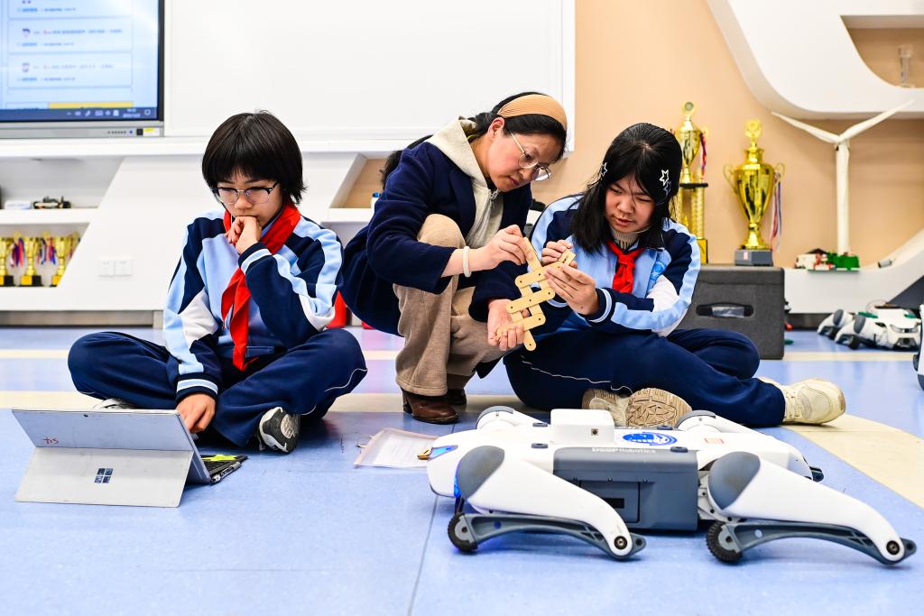 九游娱乐文化：财经聚焦丨人工智能浪潮下如何畅通就业路？(图3)