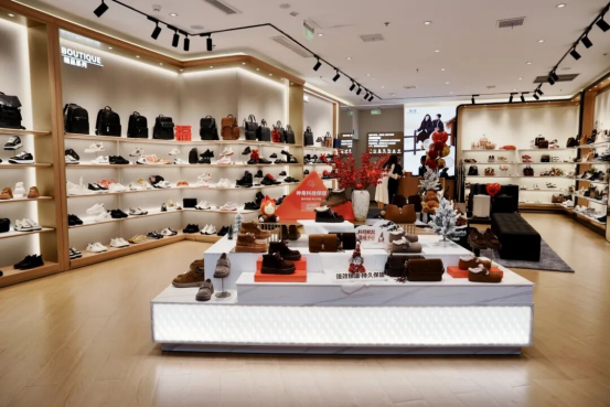 九游娱乐：奥康国际：创新鞋履踩中“时代节拍”多维突破穿越行业周期(图2)