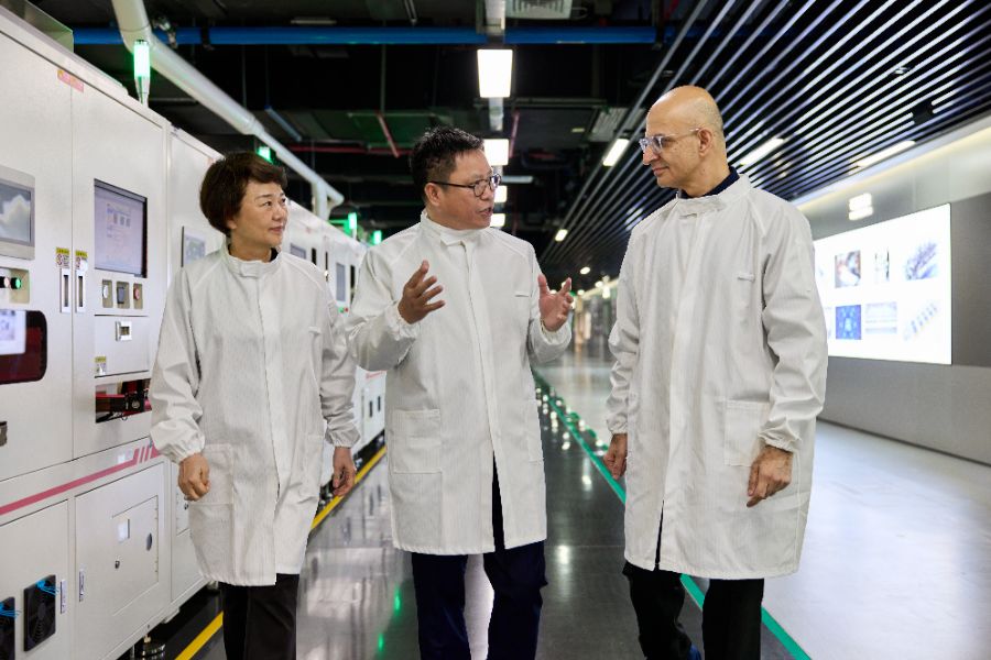 锚定中国供应链！苹果高管今年首次访华打卡富士康、欣旺达(图1)