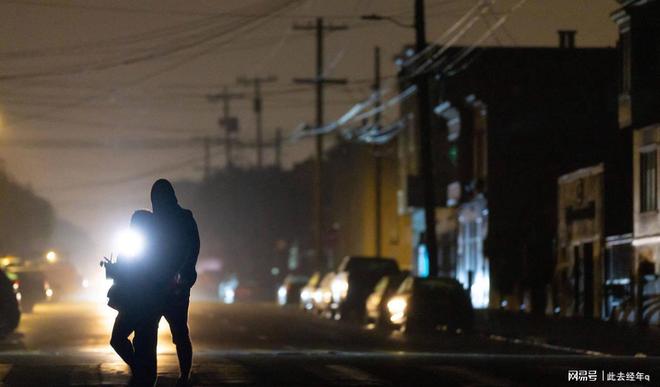 AI时代击碎美国电网舒适圈：平均电价上升电量还是不够用？(图1)